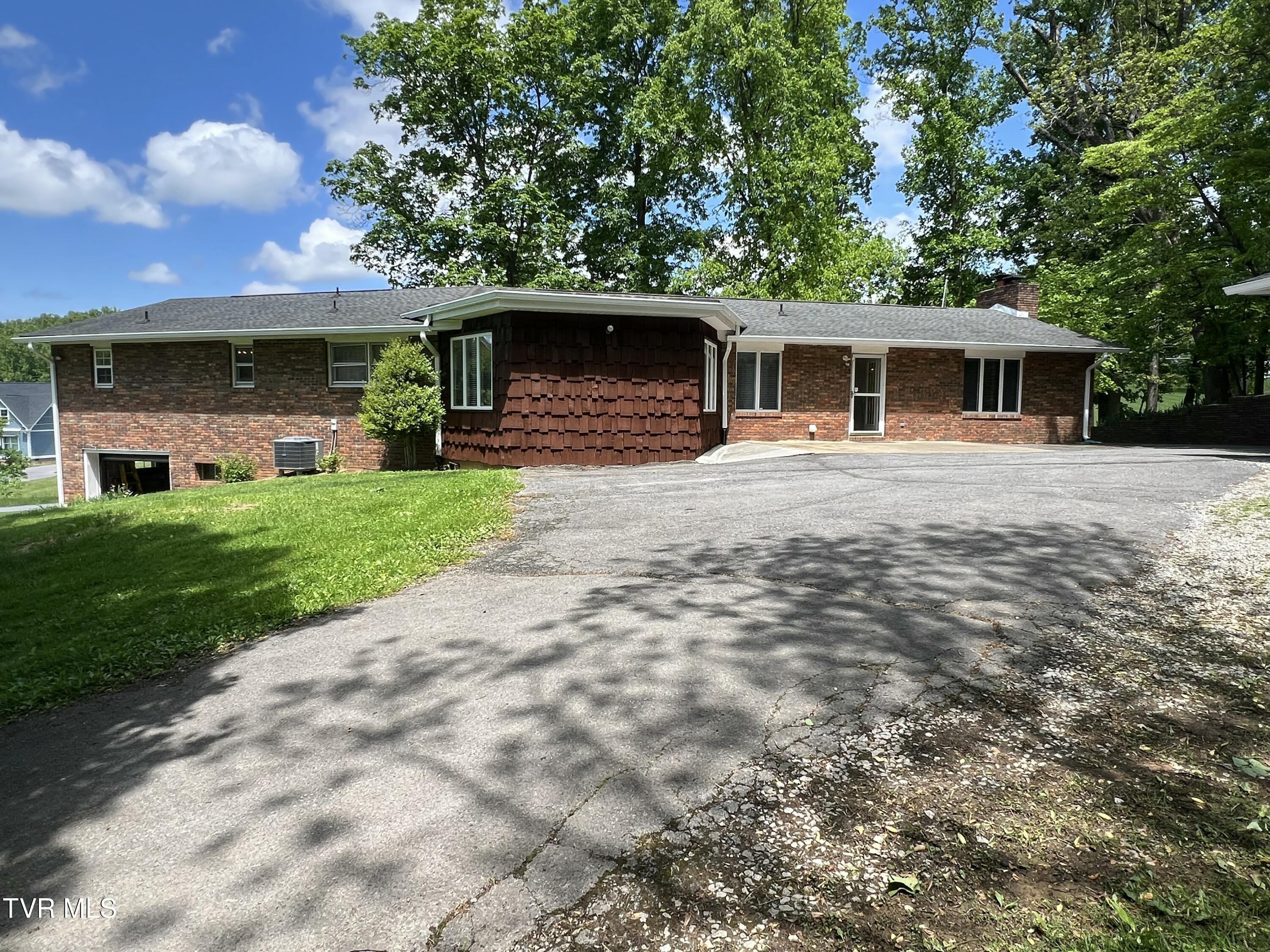 898 Jordan Road Elizabethton, TN 37643 - Photo 4 of 98 IMG_4556