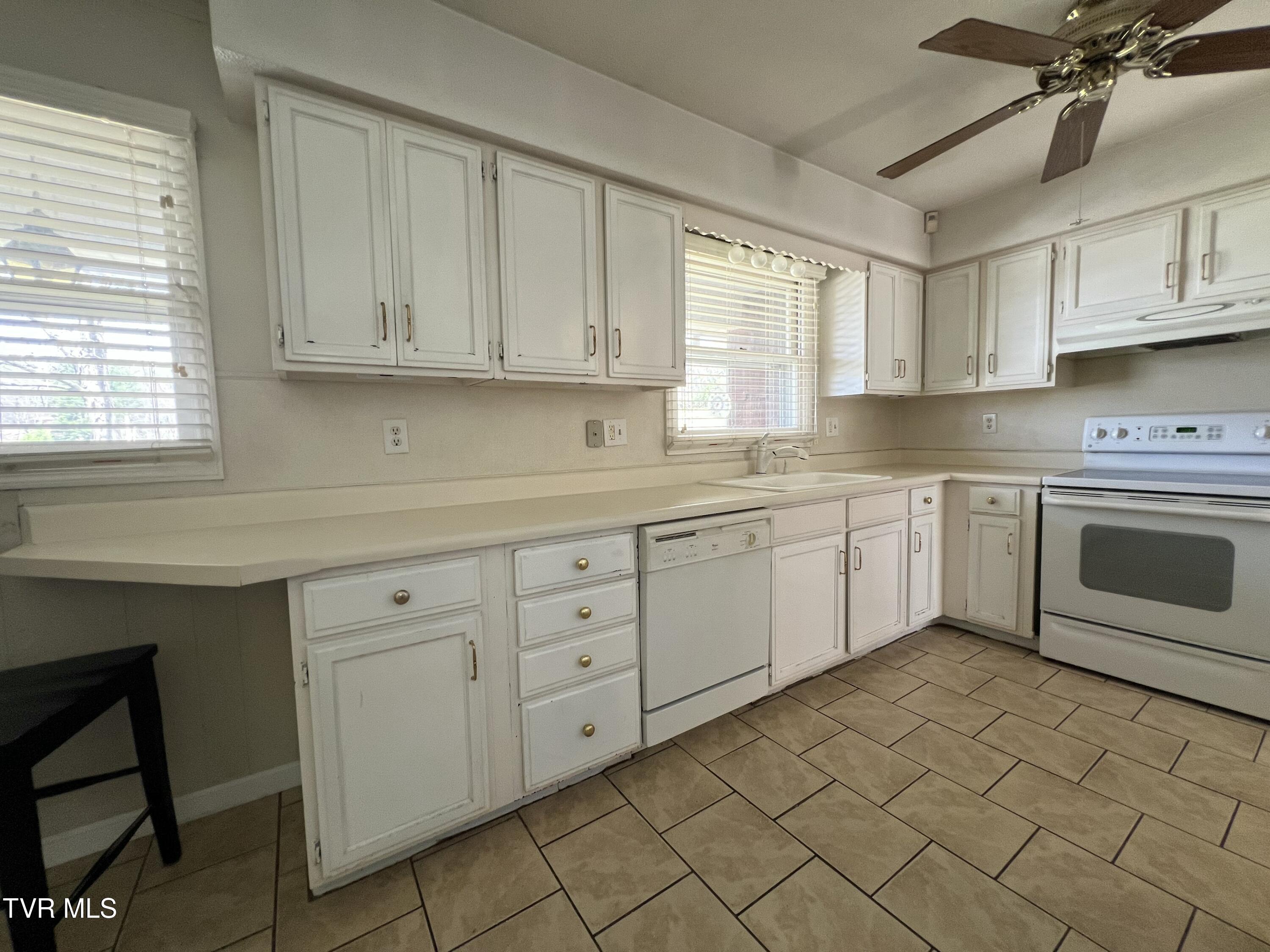 898 Jordan Road Elizabethton, TN 37643 - Photo 42 of 98 IMG_4385