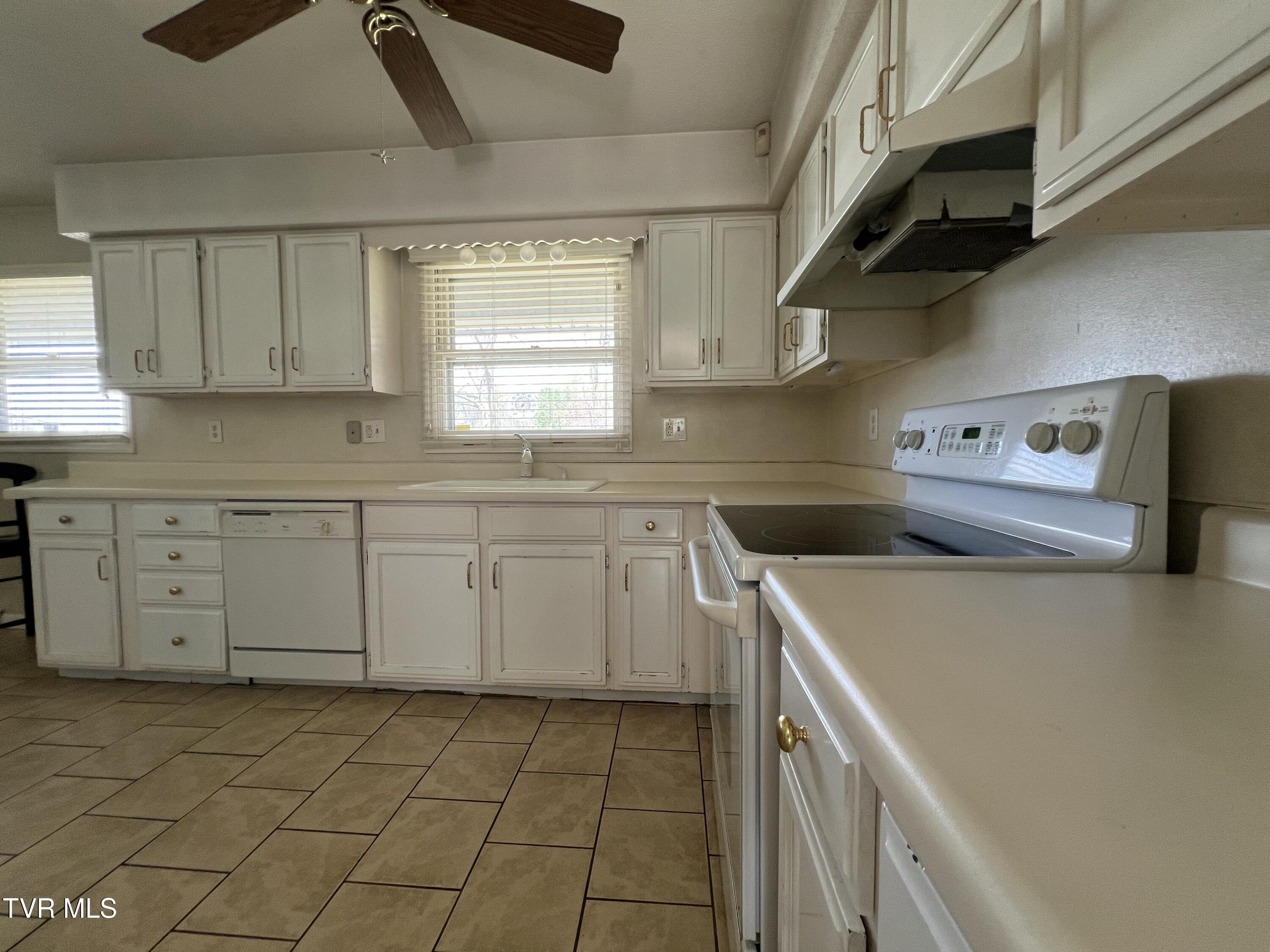 898 Jordan Road Elizabethton, TN 37643 - Photo 44 of 98 IMG_4387
