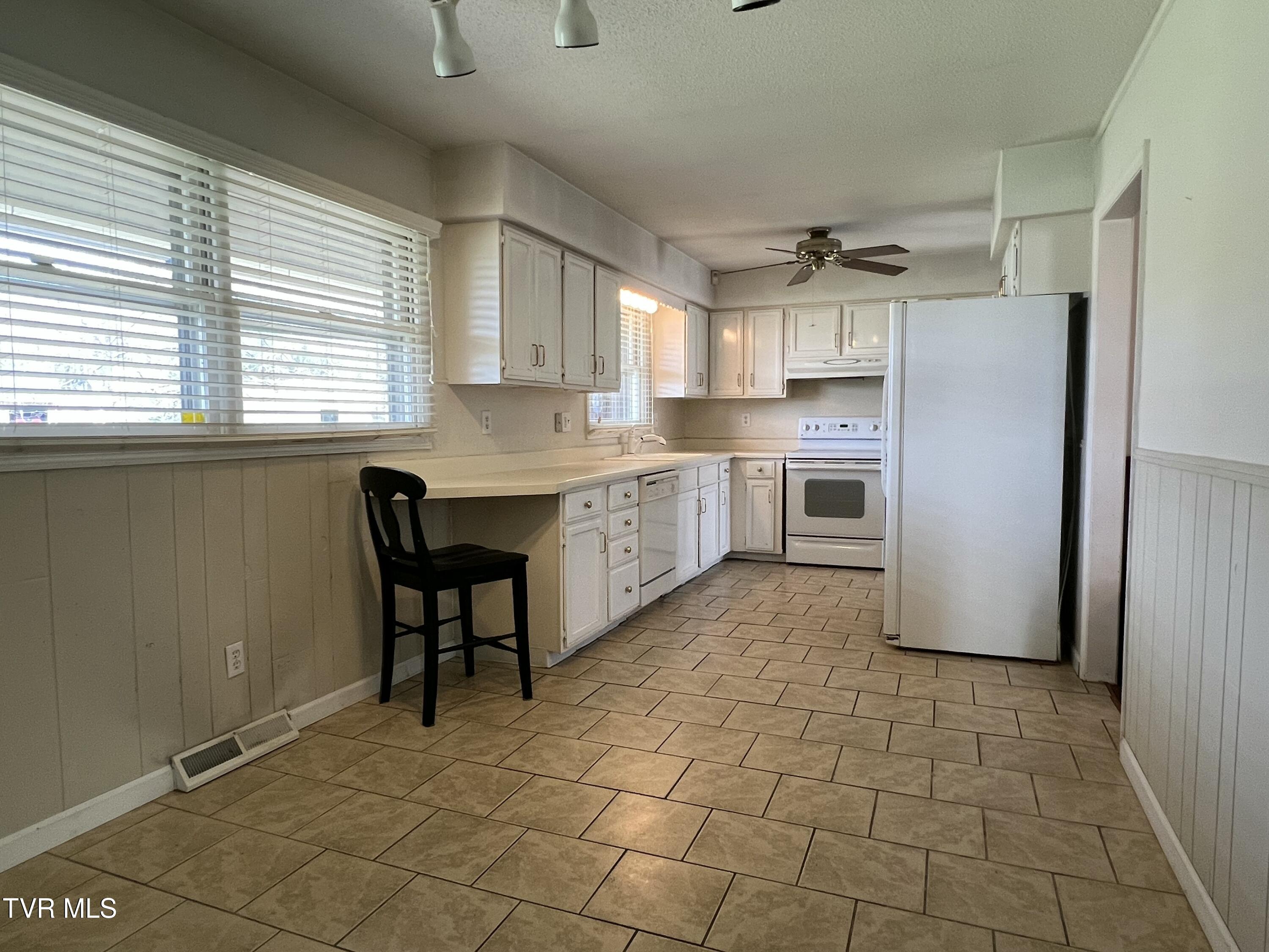 898 Jordan Road Elizabethton, TN 37643 - Photo 45 of 98 IMG_4229