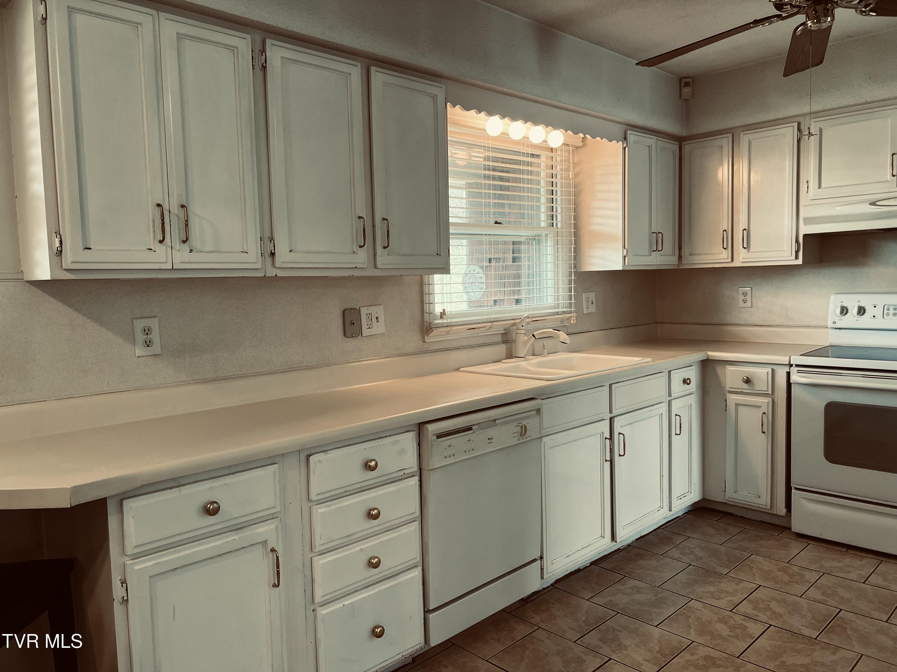 898 Jordan Road Elizabethton, TN 37643 - Photo 46 of 98 IMG_E4291
