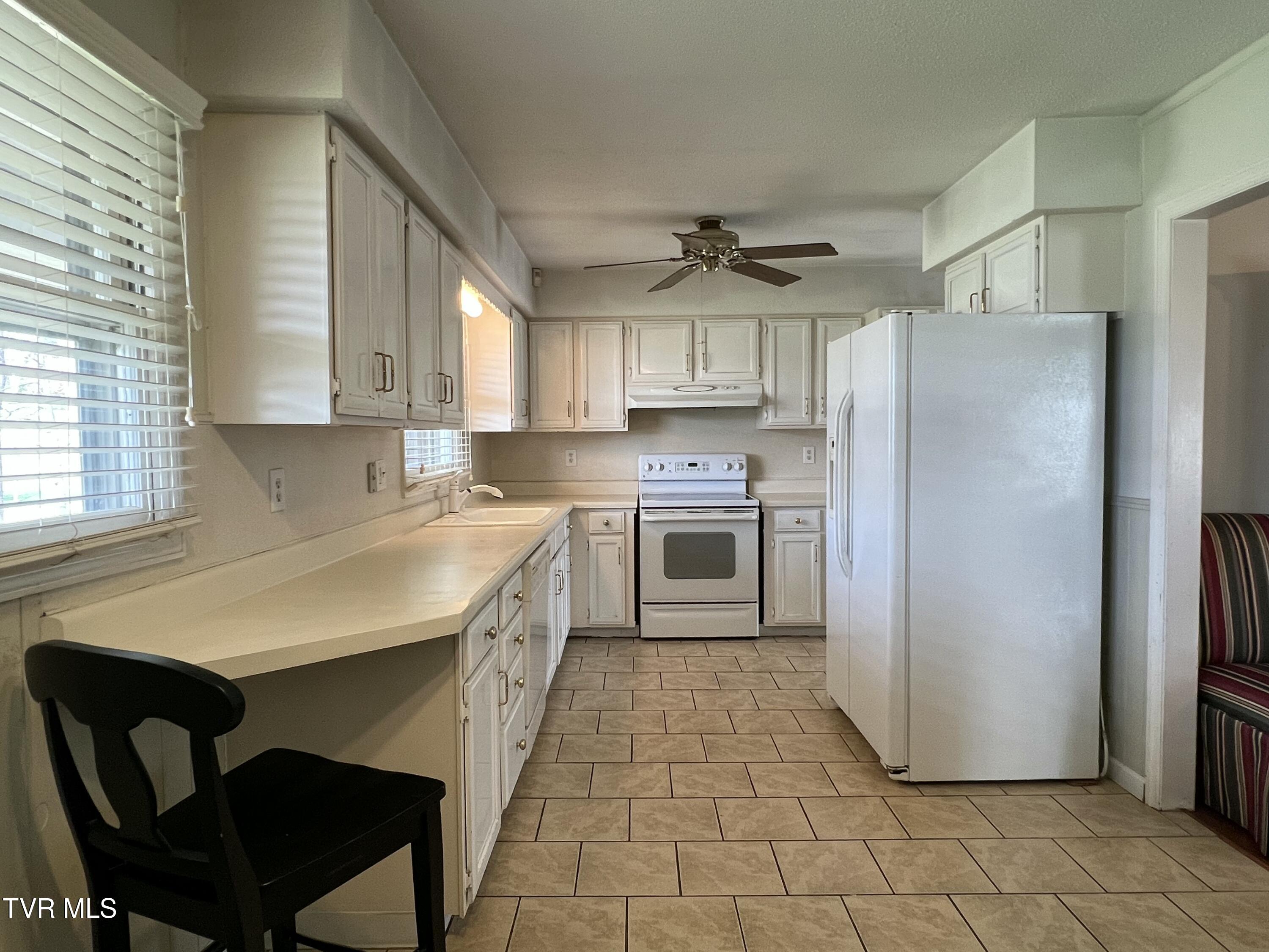 898 Jordan Road Elizabethton, TN 37643 - Photo 6 of 98 IMG_4230