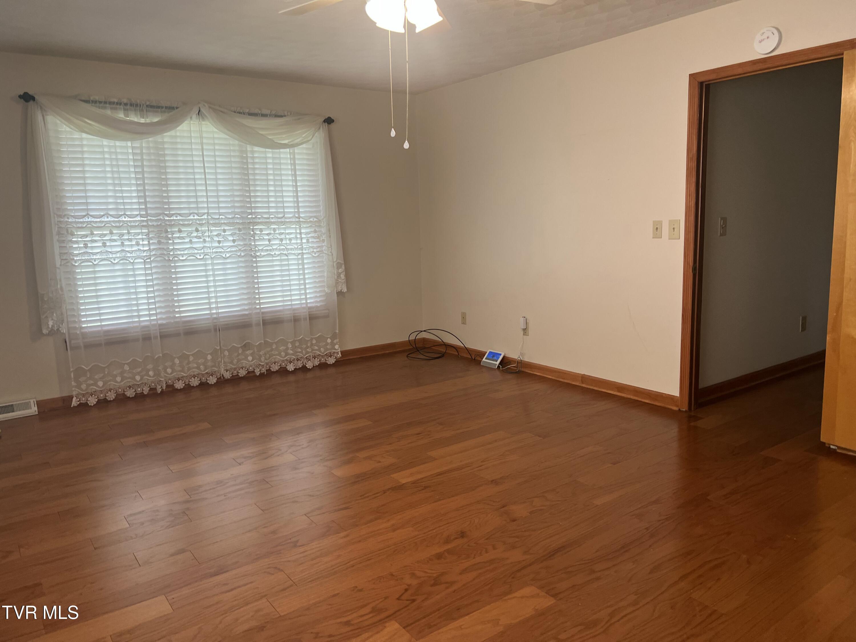 898 Jordan Road Elizabethton, TN 37643 - Photo 83 of 98 IMG_4313