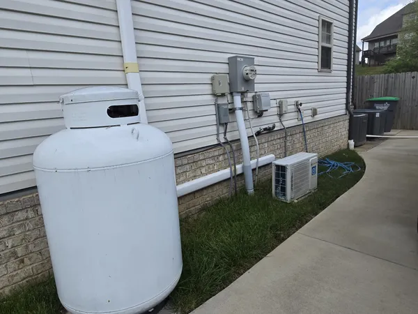 $3,000 | 425 Veronica Court, Clarksville, TN 37043