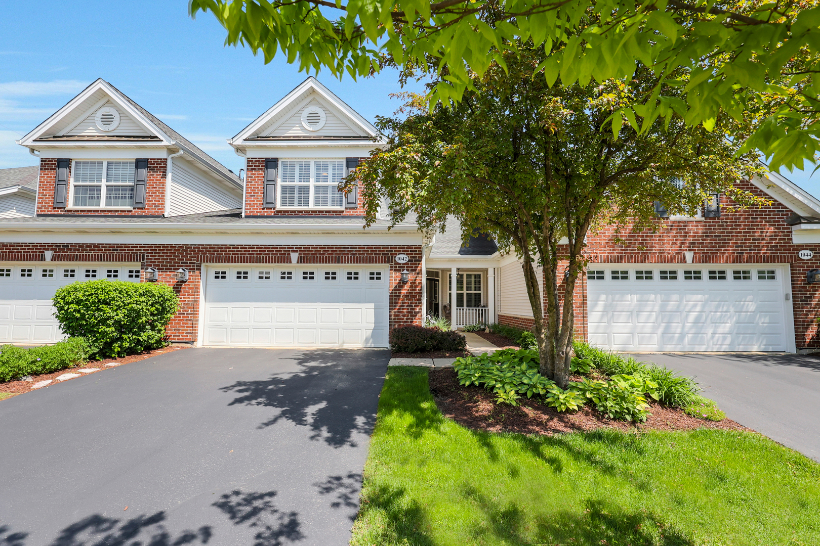 1042 Riviera Drive Elgin, IL 60124 - Photo 1 of 28 Gallery Image 1