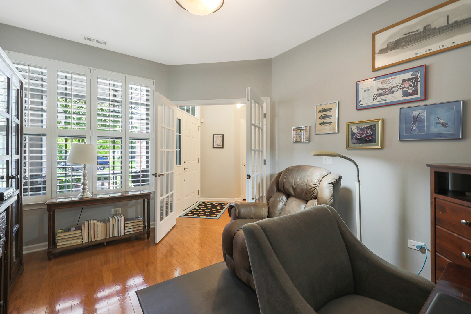 1042 Riviera Drive Elgin, IL 60124 - Photo 17 of 28 Gallery Image 17