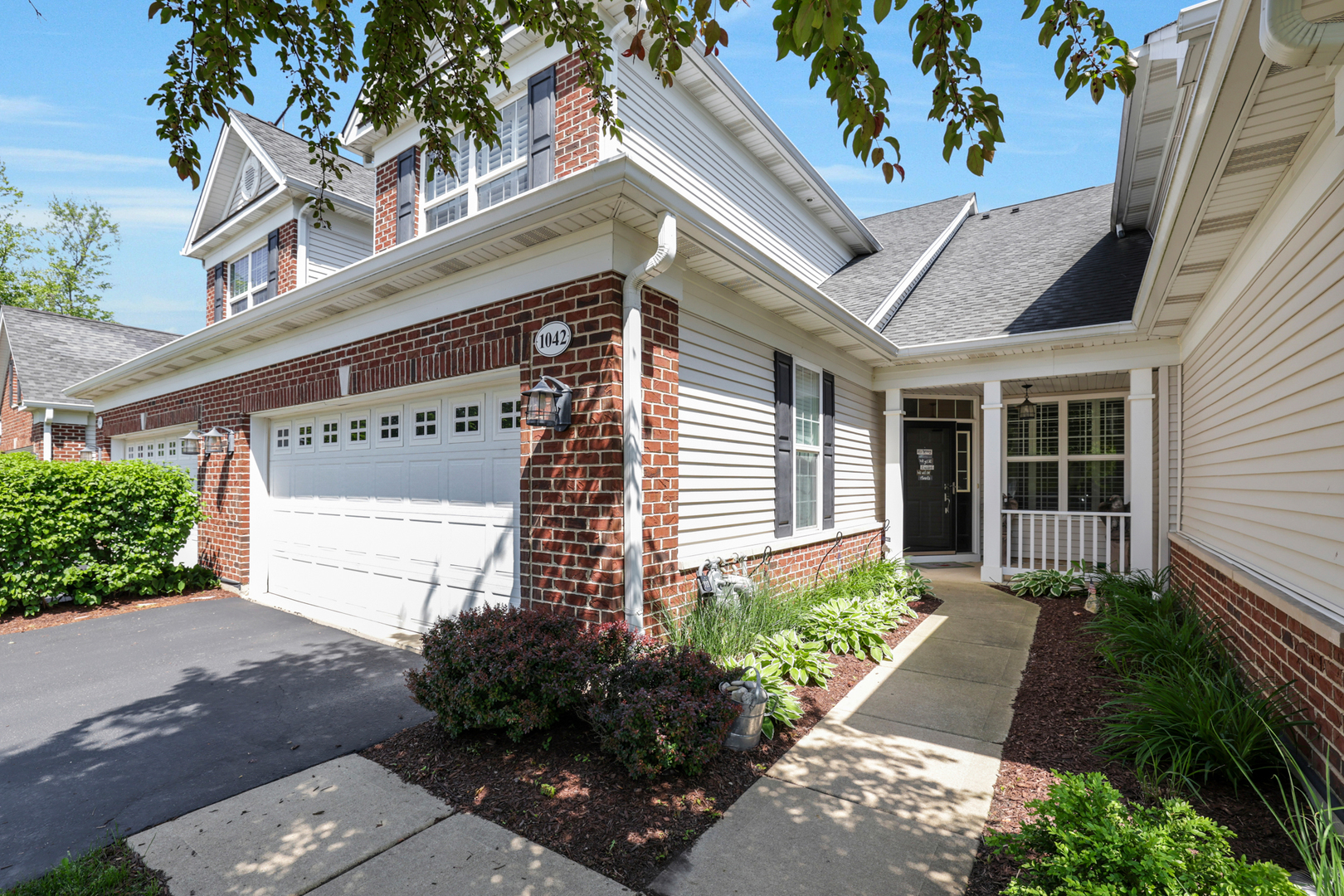 1042 Riviera Drive Elgin, IL 60124 - Photo 2 of 28 Gallery Image 2