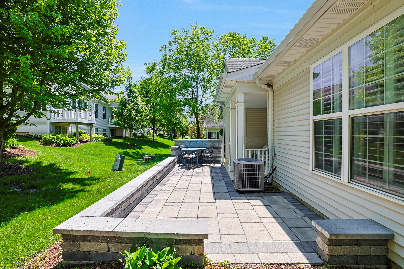 1042 Riviera Drive Elgin, IL 60124 - Photo 25 of 28 Gallery Image 25