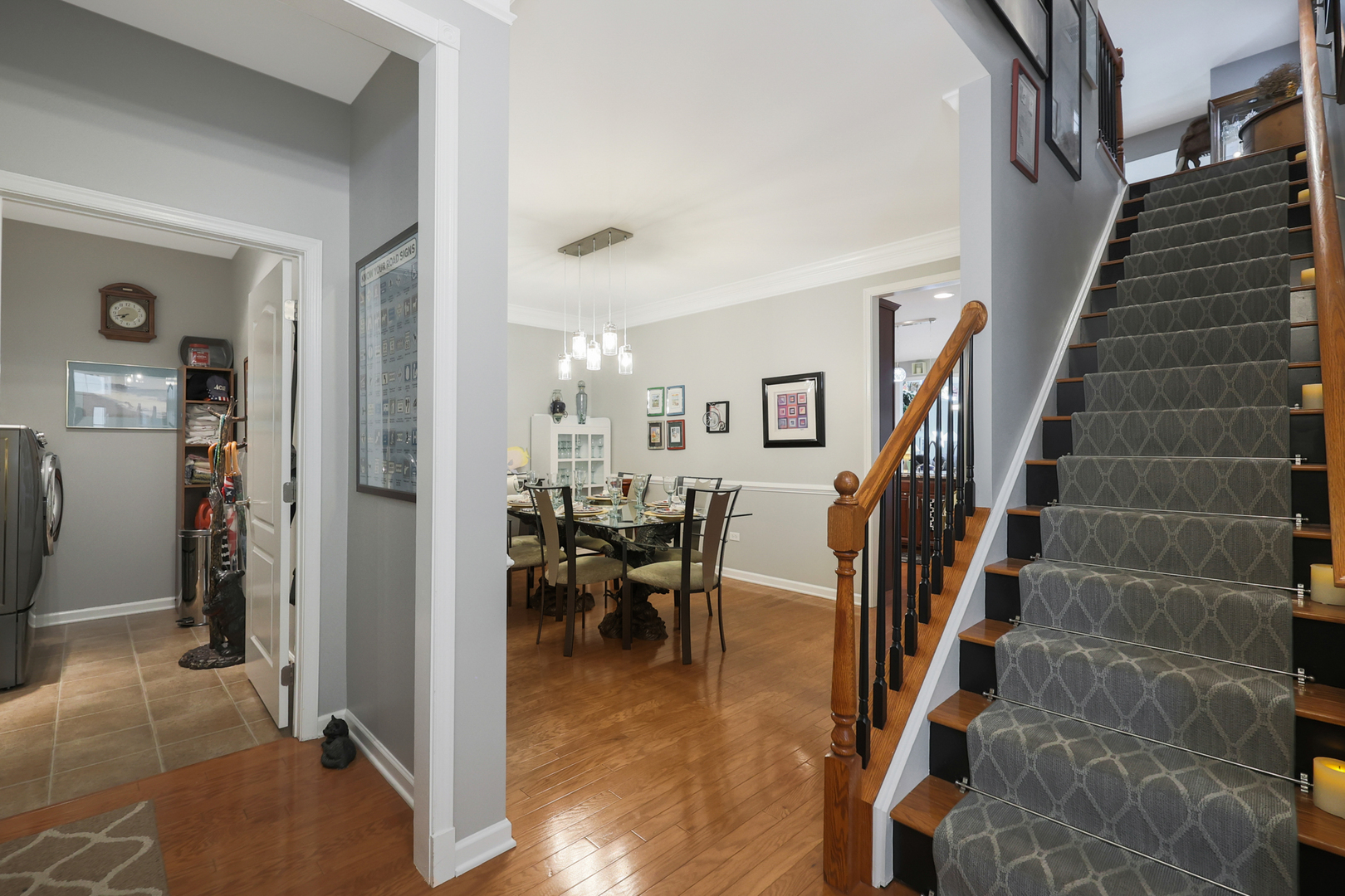 1042 Riviera Drive Elgin, IL 60124 - Photo 3 of 28 Gallery Image 3