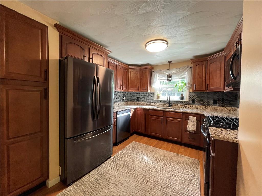 226 Oak Road Gibsonia, PA 15044 - Photo 5 of 19 Gallery Image 5