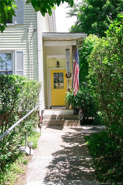 WELCOME Home to 262 South Colony St!