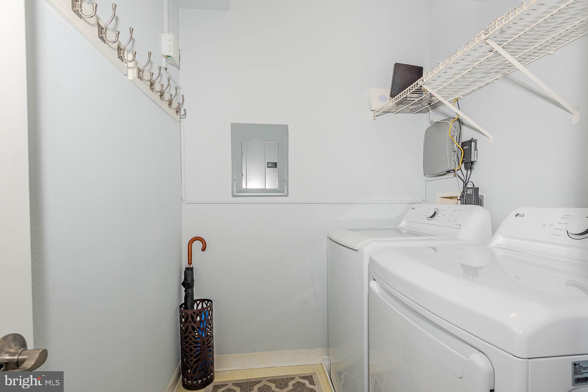 11800 Old Georgetown Road, Unit 1632 North Bethesda, MD 20852 - Photo 16 of 35 a bathroom with a sink and a mirror