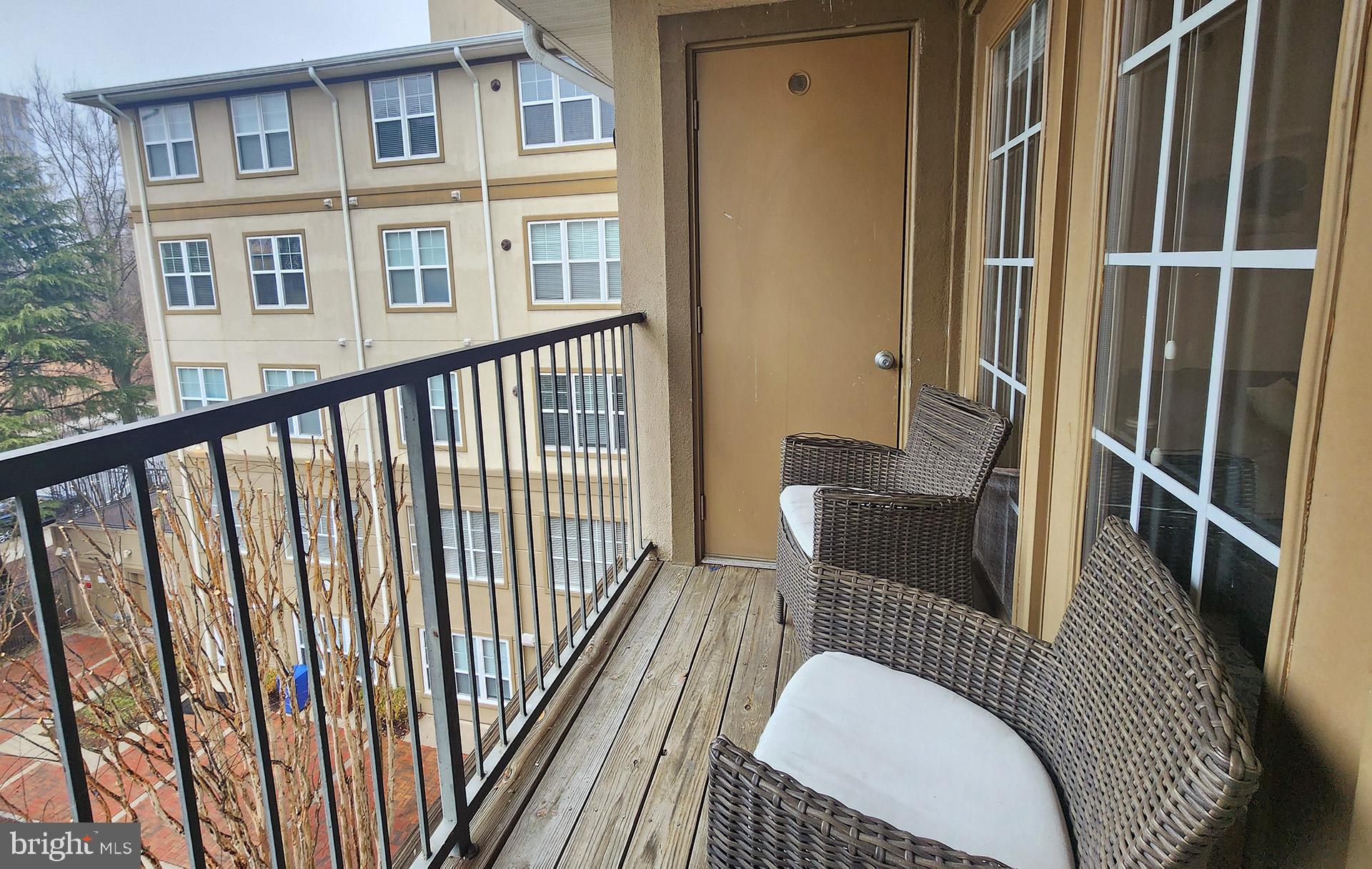 11800 Old Georgetown Road, Unit 1632 North Bethesda, MD 20852 - Photo 17 of 35 a balcony with table and chairs