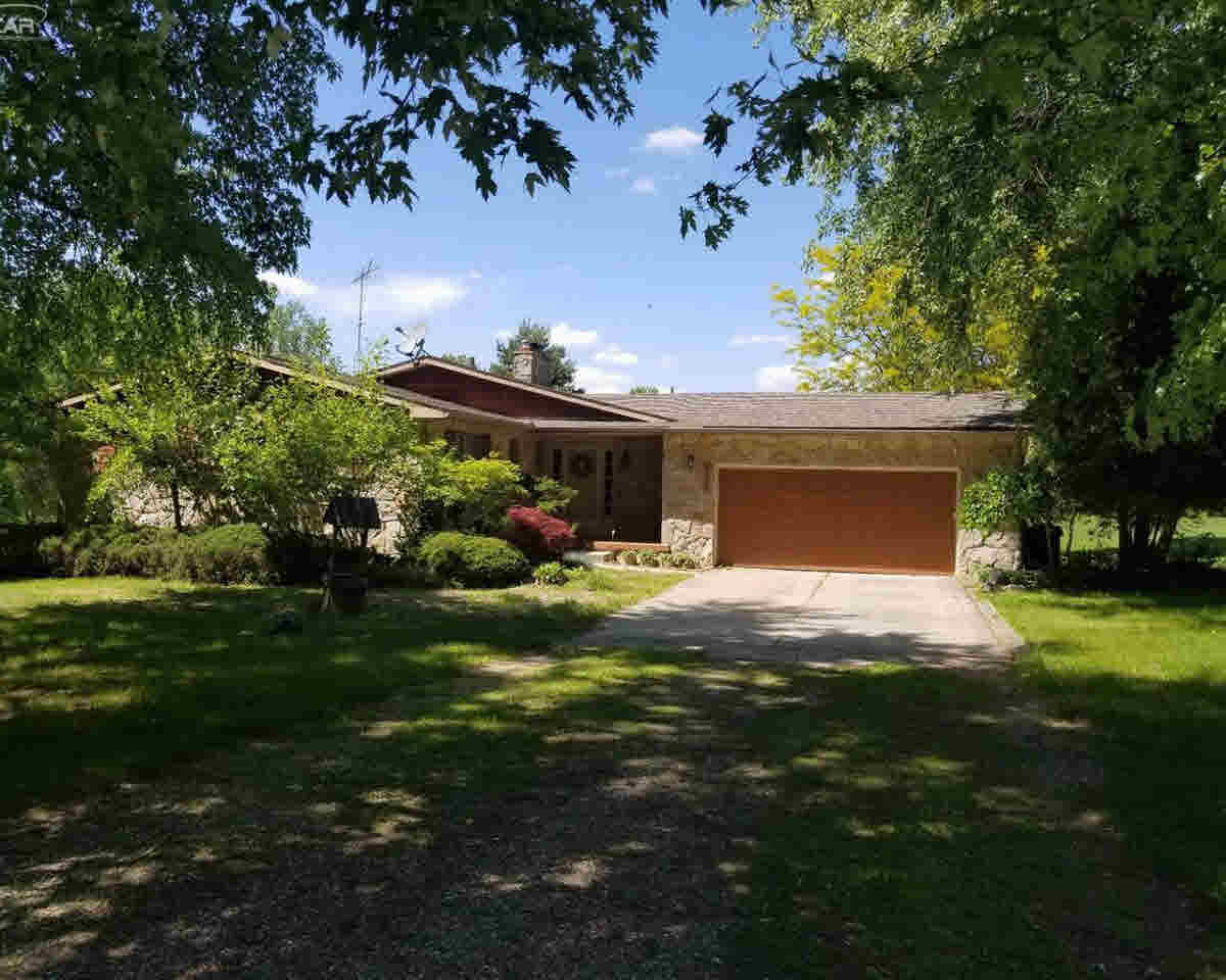 5098 West Thompson Road Linden, MI 48451 - Photo 1 of 12 21305578.JPG