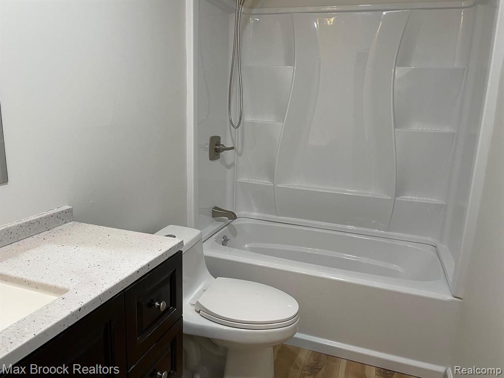 801 West Long Lake Road, Unit 7 Bloomfield Hills, MI 48302 - Photo 12 of 14
