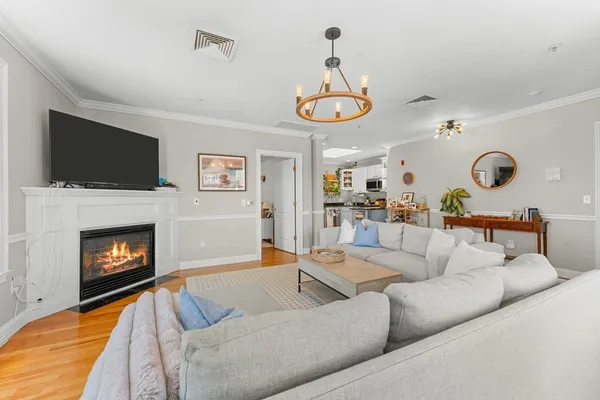 $889,000 | 605 East Broadway, Unit 301, Boston, MA 02127