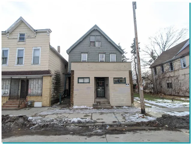 $135,000 | 2417 West Greenfield Avenue, Unit 2419, Milwaukee, WI 53204