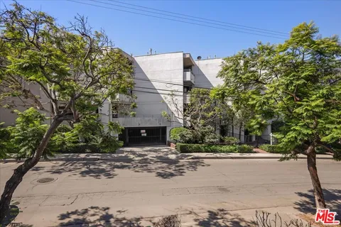 $4,114 | 15480 Antioch Street, Unit 306, Pacific Palisades, CA 90272