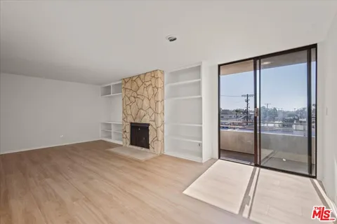 $4,114 | 15480 Antioch Street, Unit 306, Pacific Palisades, CA 90272