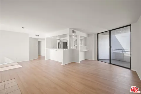 $4,114 | 15480 Antioch Street, Unit 306, Pacific Palisades, CA 90272