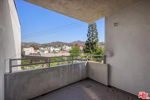 $4,114 | 15480 Antioch Street, Unit 306, Pacific Palisades, CA 90272