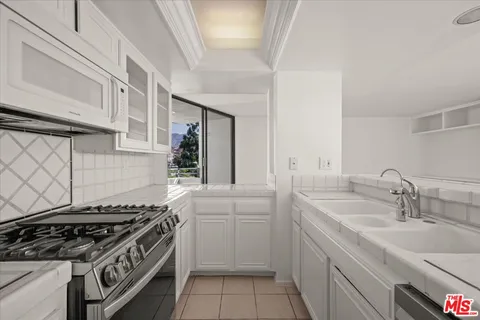 $4,114 | 15480 Antioch Street, Unit 306, Pacific Palisades, CA 90272