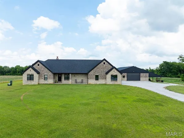 $1,050,000 | 27650 Iowa Road, Perry, MO 63462