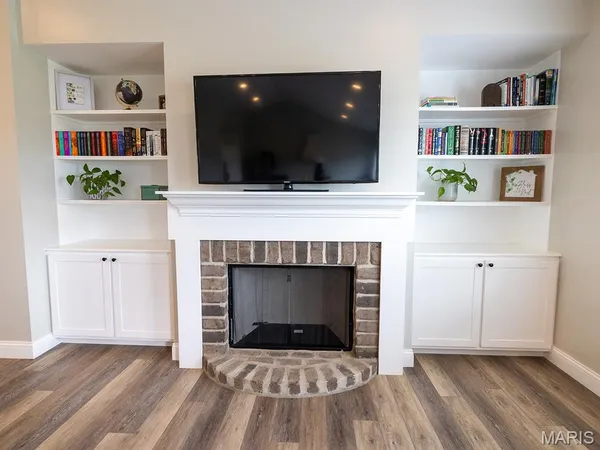 $1,050,000 | 27650 Iowa Road, Perry, MO 63462