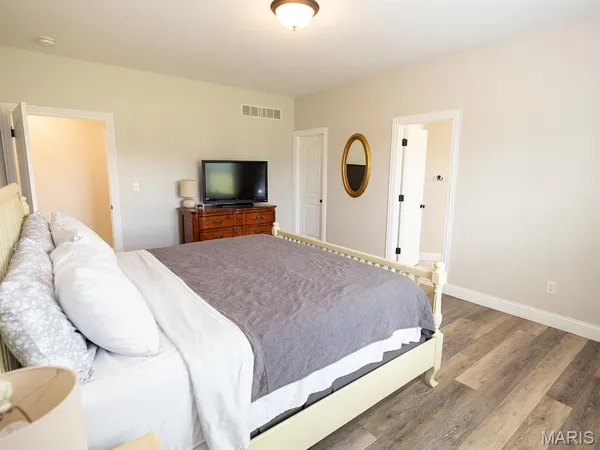 $1,050,000 | 27650 Iowa Road, Perry, MO 63462