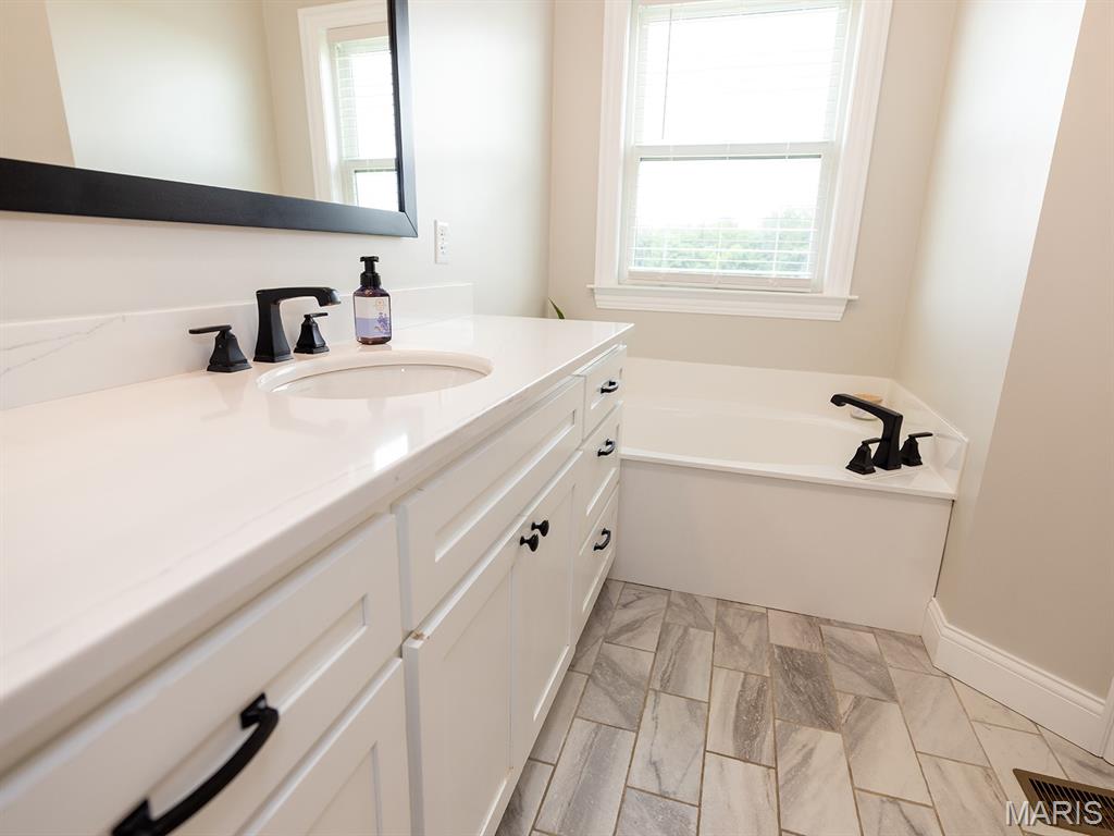 27650 Iowa Road Perry, MO 63462 - Photo 23 of 53