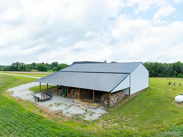 $1,050,000 | 27650 Iowa Road, Perry, MO 63462