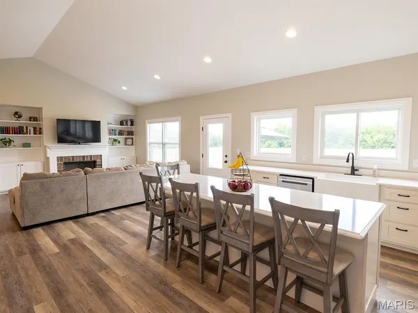 $1,050,000 | 27650 Iowa Road, Perry, MO 63462