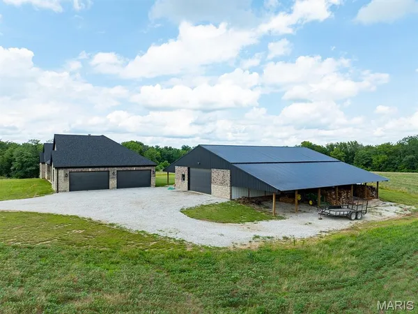 $1,050,000 | 27650 Iowa Road, Perry, MO 63462
