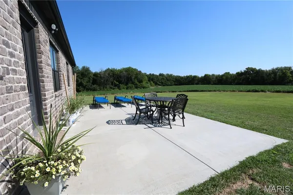 $1,050,000 | 27650 Iowa Road, Perry, MO 63462