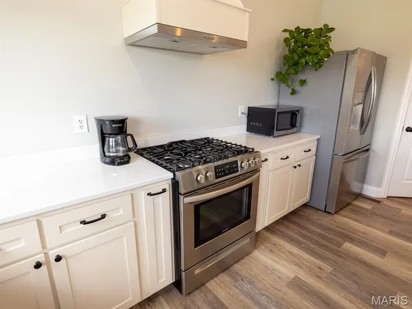 $1,050,000 | 27650 Iowa Road, Perry, MO 63462