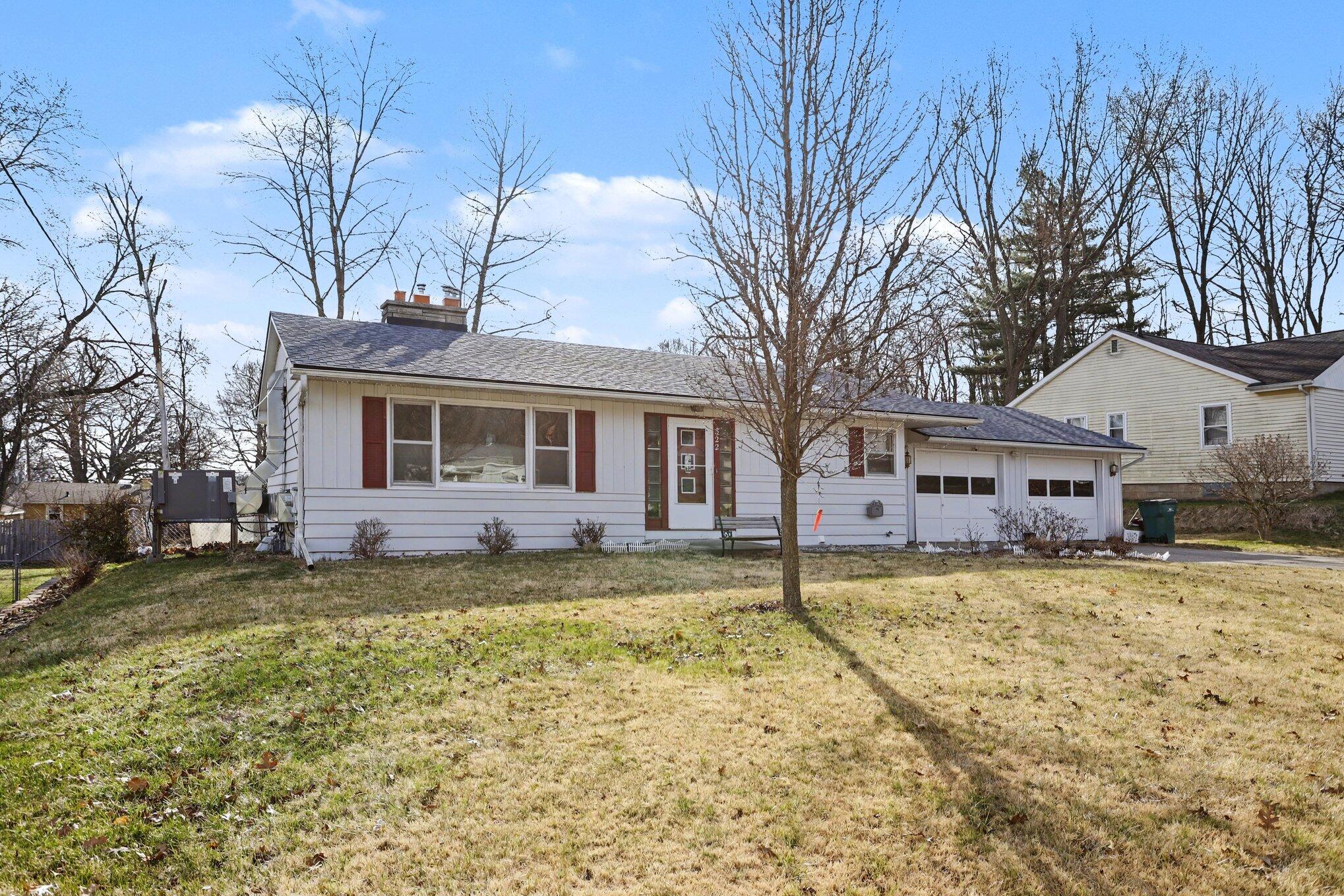 322 North 28th Street Springfield, MI 49037 - Photo 2 of 26 003_file_2437