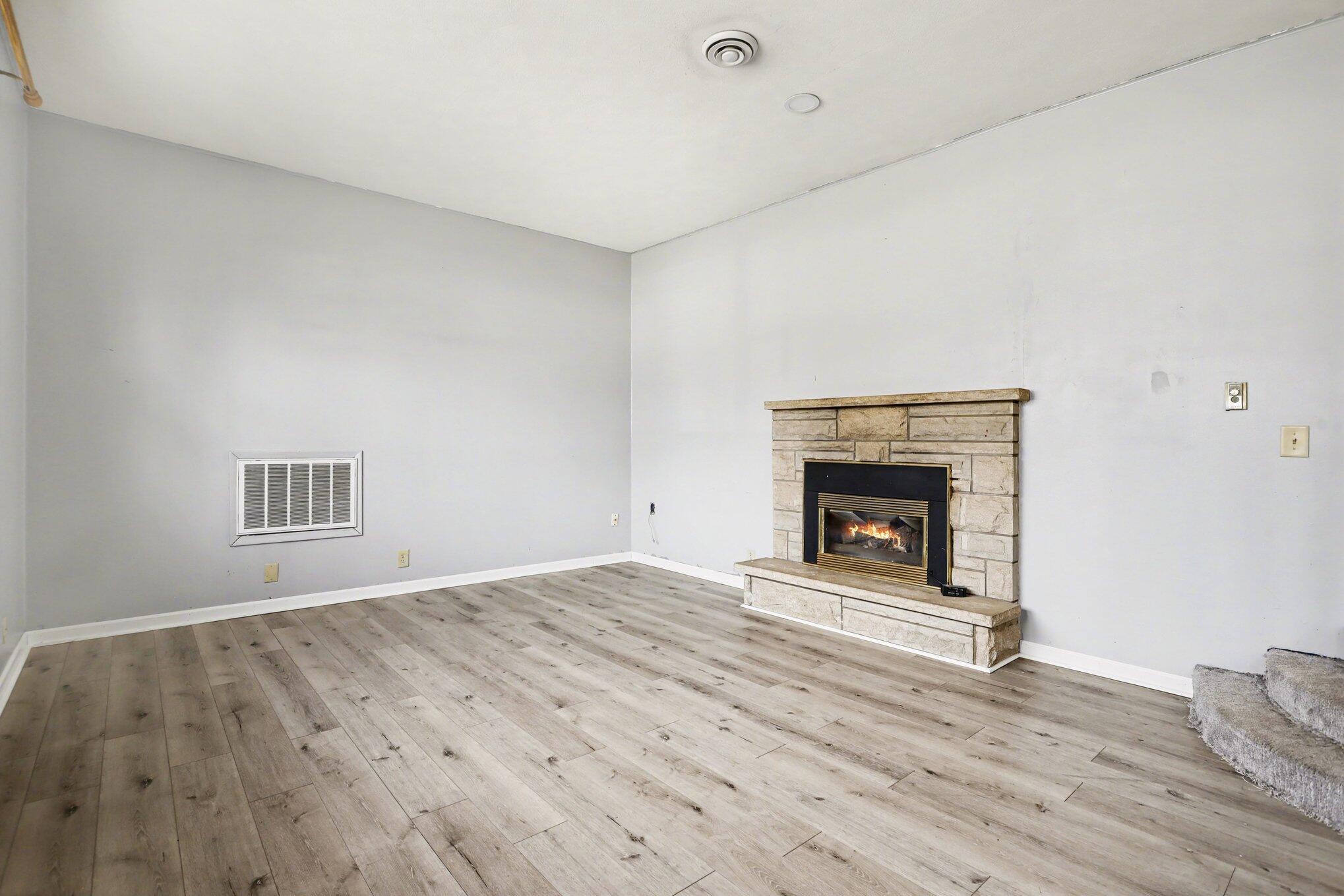 322 North 28th Street Springfield, MI 49037 - Photo 6 of 26 007_file_2205