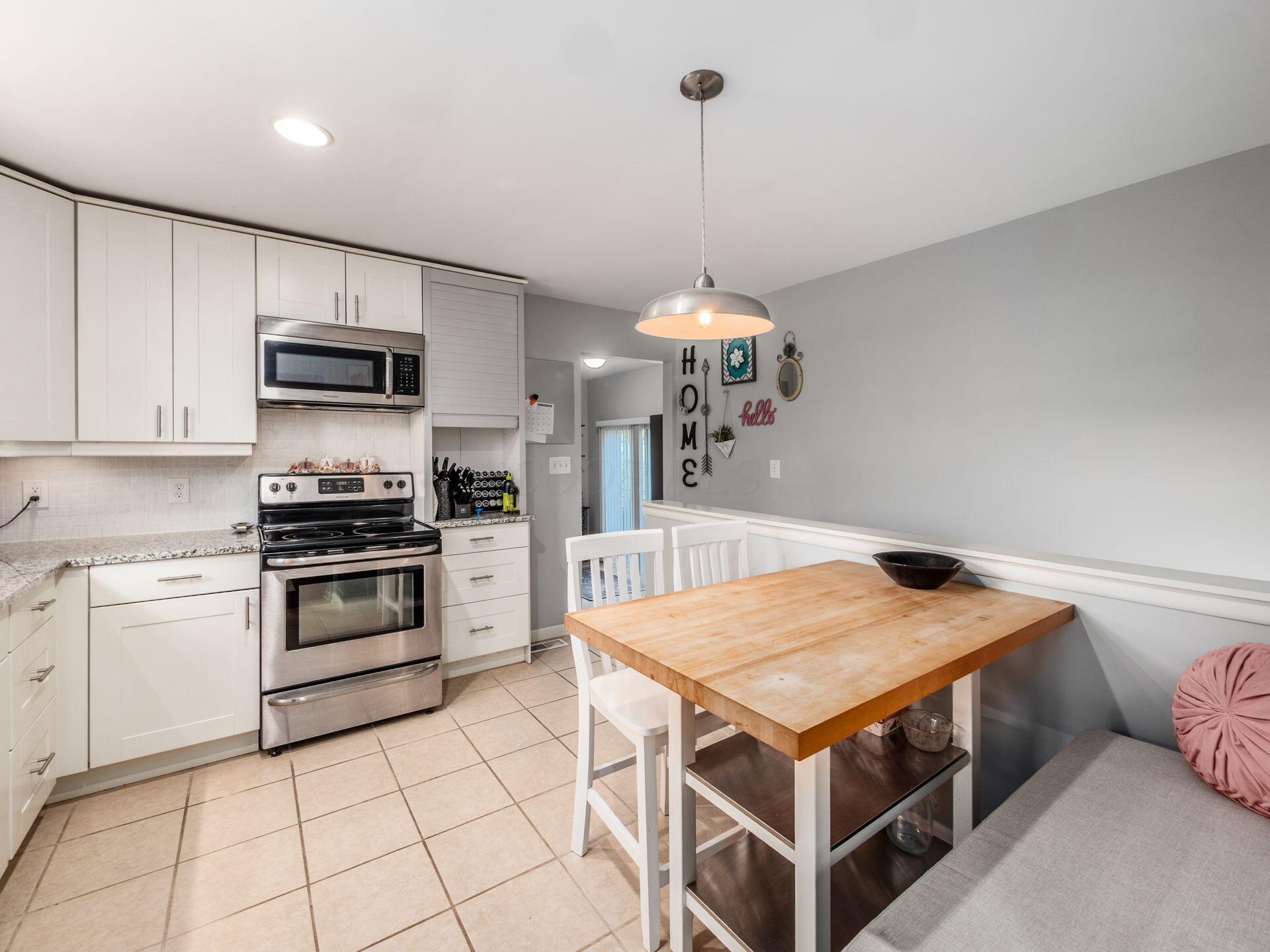 2308 Shrewsbury Road Columbus, OH 43221 - Photo 10 of 42 Kitchen with eat in area