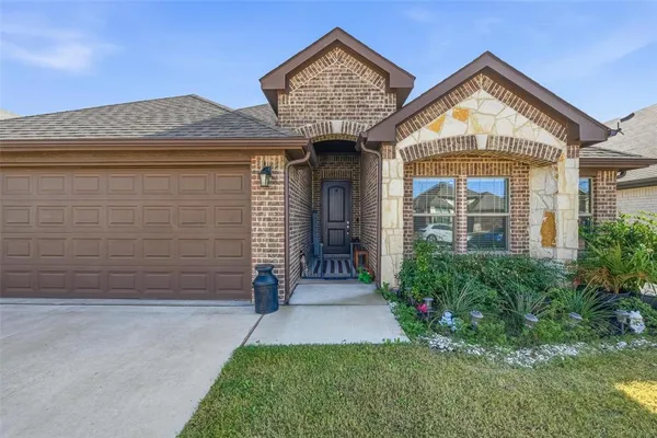 $365,000 | 725 Sandy Chip Trail, Fort Worth, TX 76108
