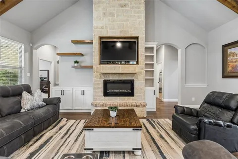 $644,900 | 101 Sycamore Lane, Roanoke, TX 76262