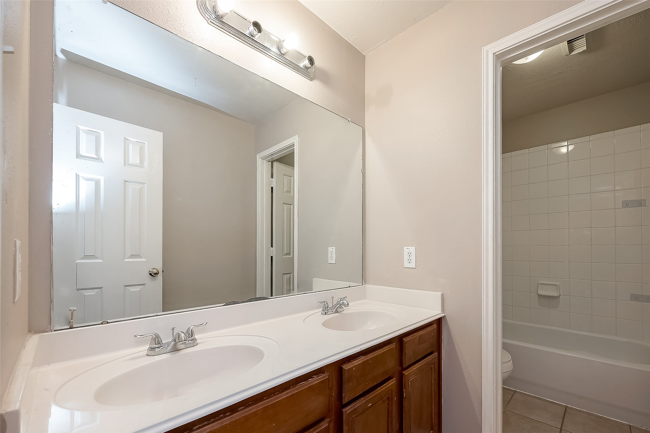 2118 Long Trail Path Court Spring, TX 77373 - Photo 16 of 27 Gallery Image 16