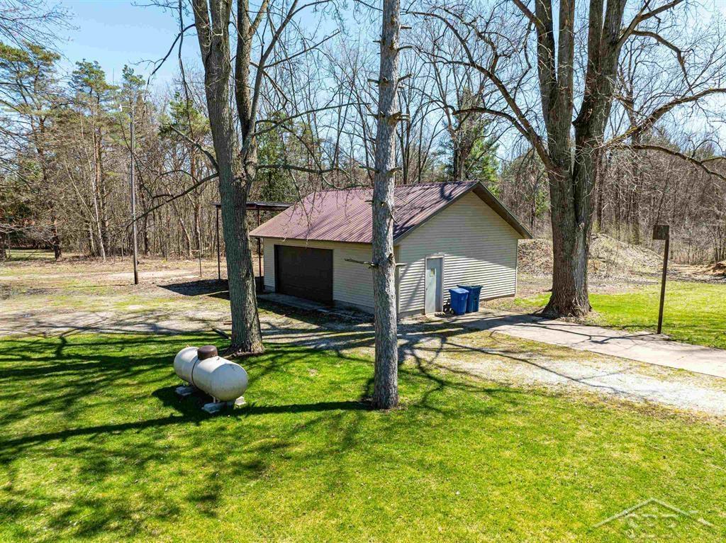 585 West Chippewa River Road Midland, MI 48640 - Photo 38 of 66 50143344-6784028f-ee60-4f6d-abf4-caf2ffd1cc19.JPG