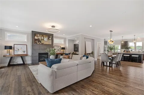 $790,000 | 725 West 44th Terrace, Kansas City, MO 64111