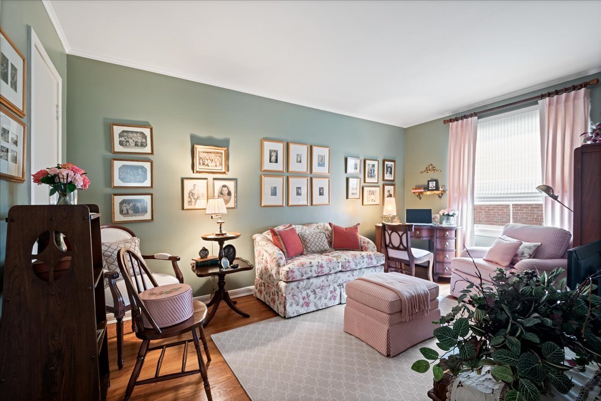 2234 Central Street, Unit 3 Evanston, IL 60201 - Photo 11 of 19 a living room with furniture and a large window