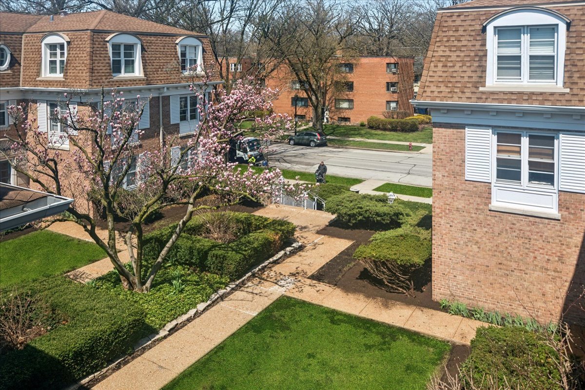 2234 Central Street, Unit 3 Evanston, IL 60201 - Photo 15 of 19 a front view of a house with garden