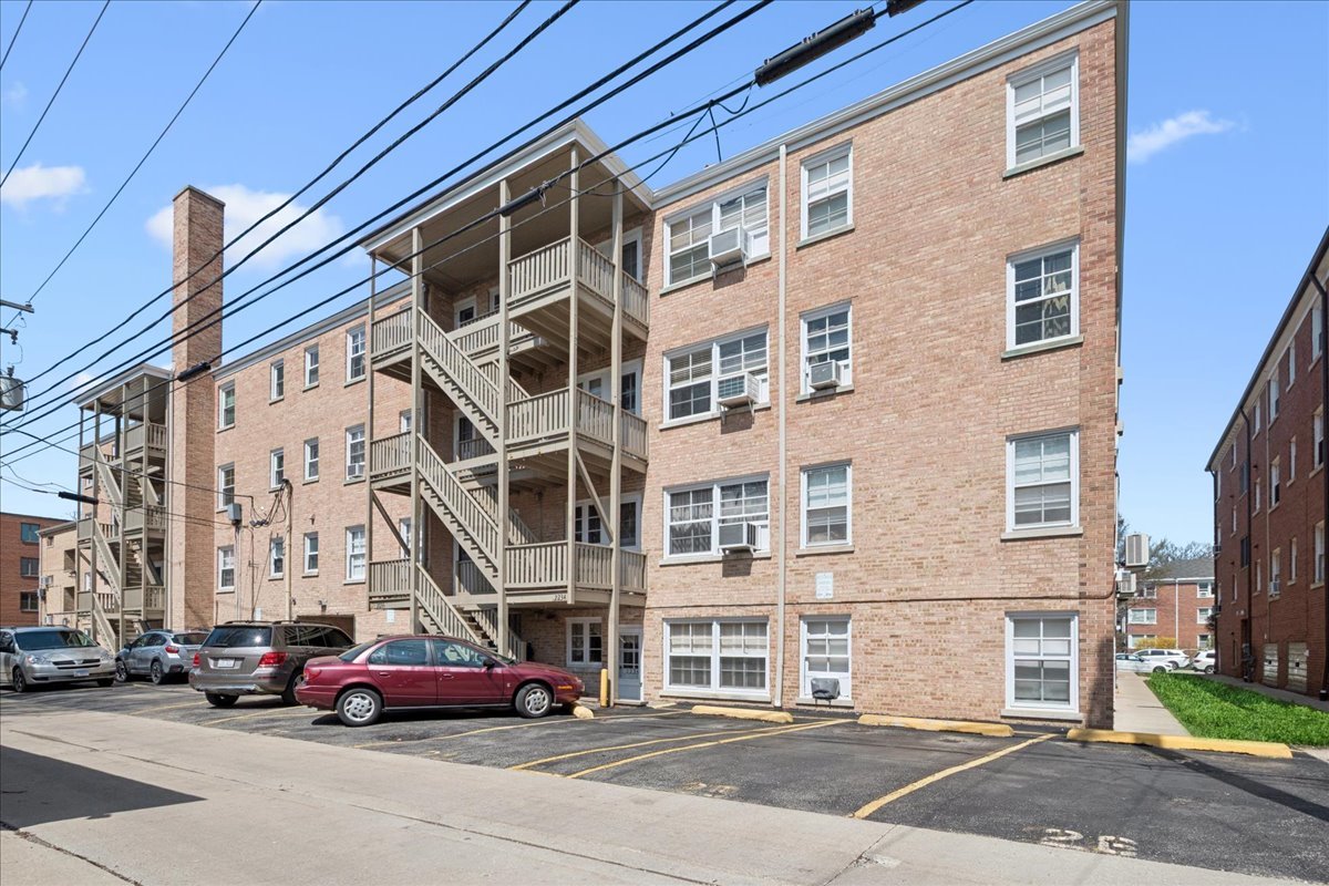 2234 Central Street, Unit 3 Evanston, IL 60201 - Photo 17 of 19 a building view