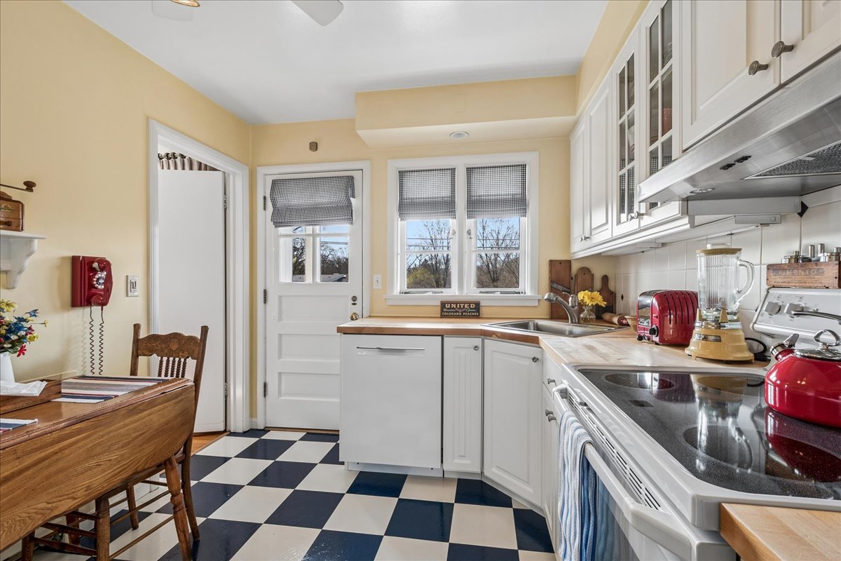 2234 Central Street, Unit 3 Evanston, IL 60201 - Photo 9 of 19 a kitchen with a sink stove and cabinets