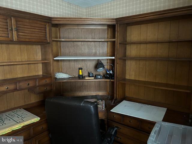 58 East Railroad Street Spring Grove, PA 17362 - Photo 20 of 34 a room with a desk and chair