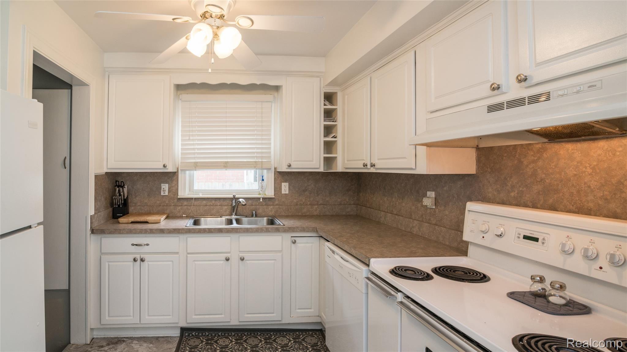 11307 Merriman Road Livonia, MI 48150 - Photo 16 of 32 015_14.jpg