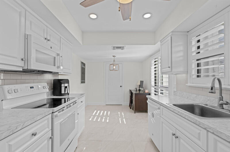 702 Wingfoot Drive, Unit D Jupiter, FL 33458 - Photo 7 of 39 Kitchen 2